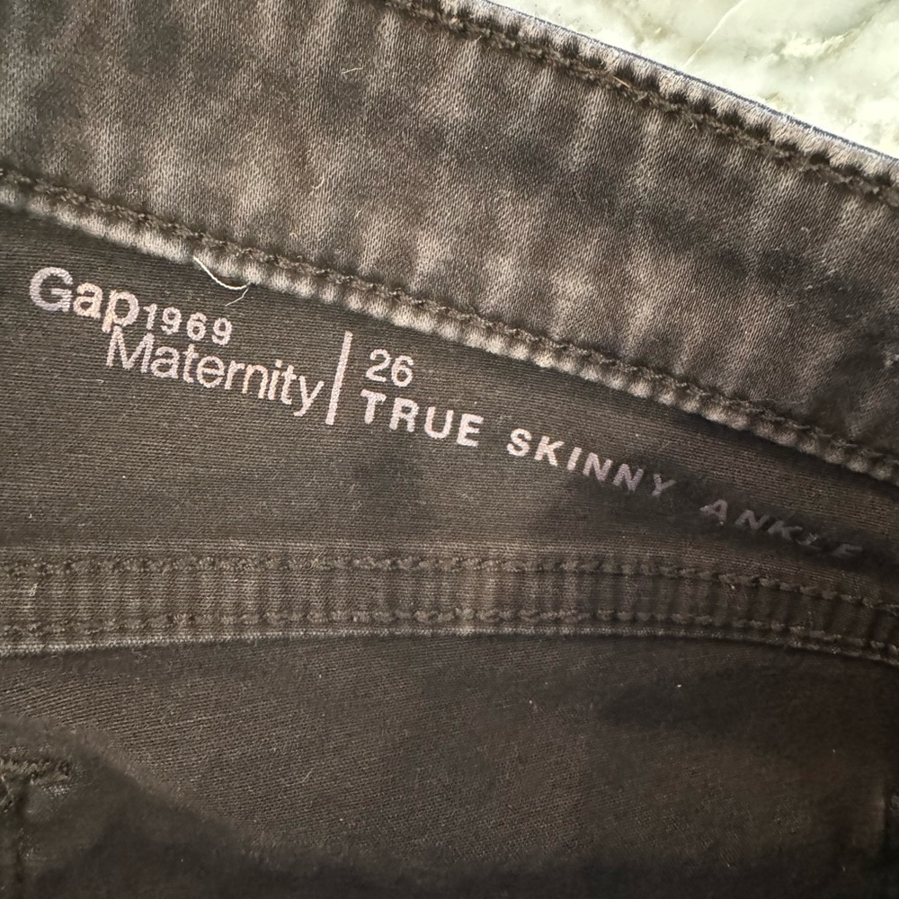 GAP maternity pants in excellent condition